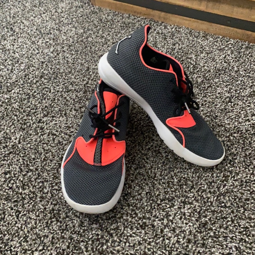 Jordan youth shoes (7Y)